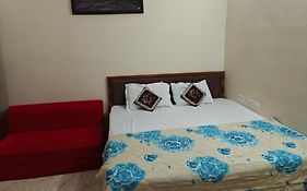 Radhe Shyam Niketan Hotel